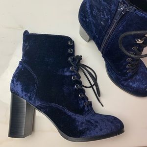 ⚡️Suede booties⚡️